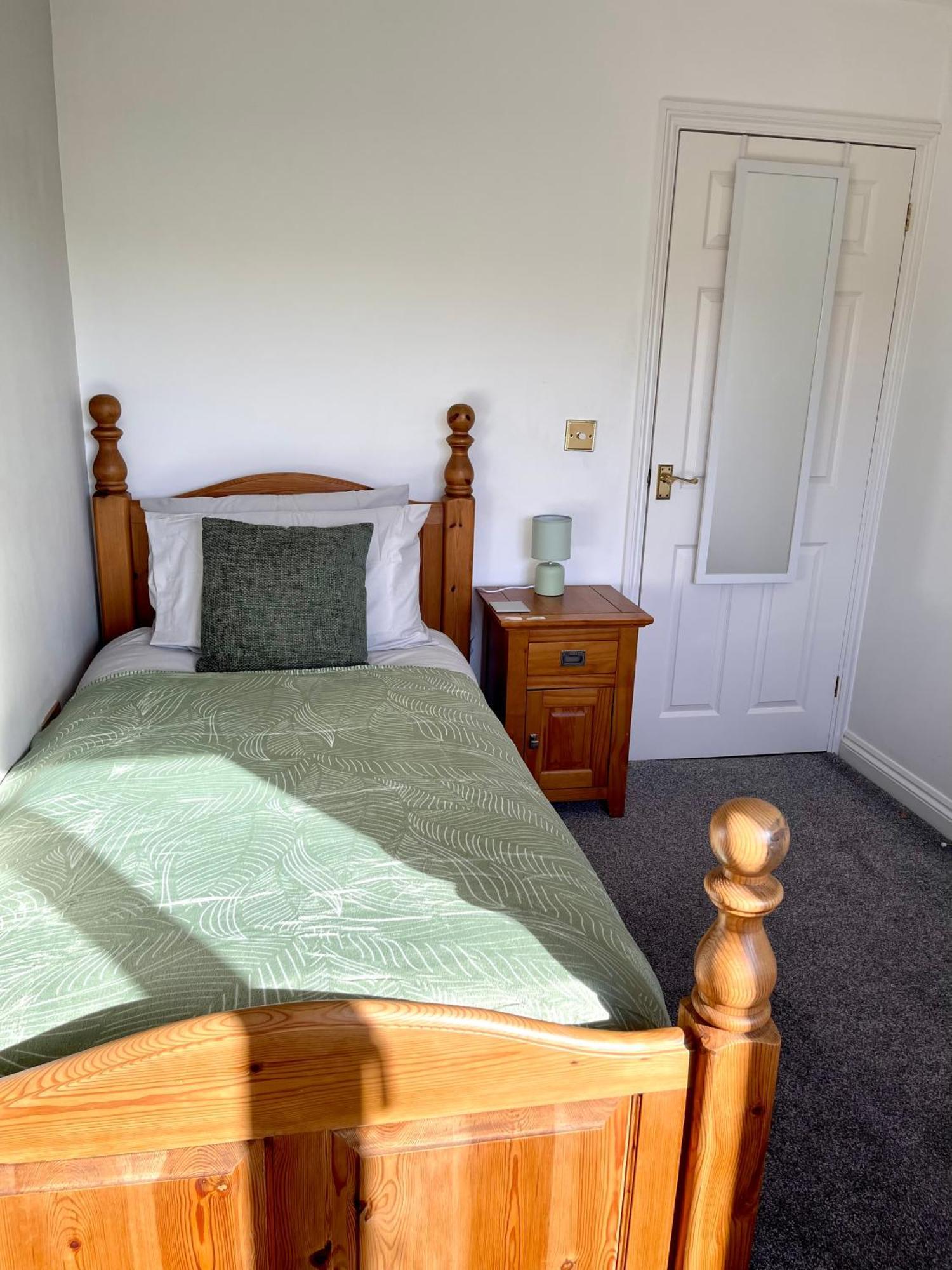 Large 5 Bed Detached House Near Stansted Airport With Parking For 2 Vehicles! Stansted Stays Stansted Mountfitchet Exterior foto