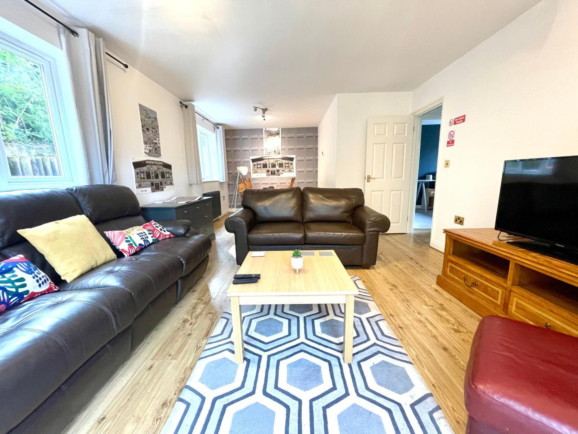 Large 5 Bed Detached House Near Stansted Airport With Parking For 2 Vehicles! Stansted Stays Stansted Mountfitchet Exterior foto