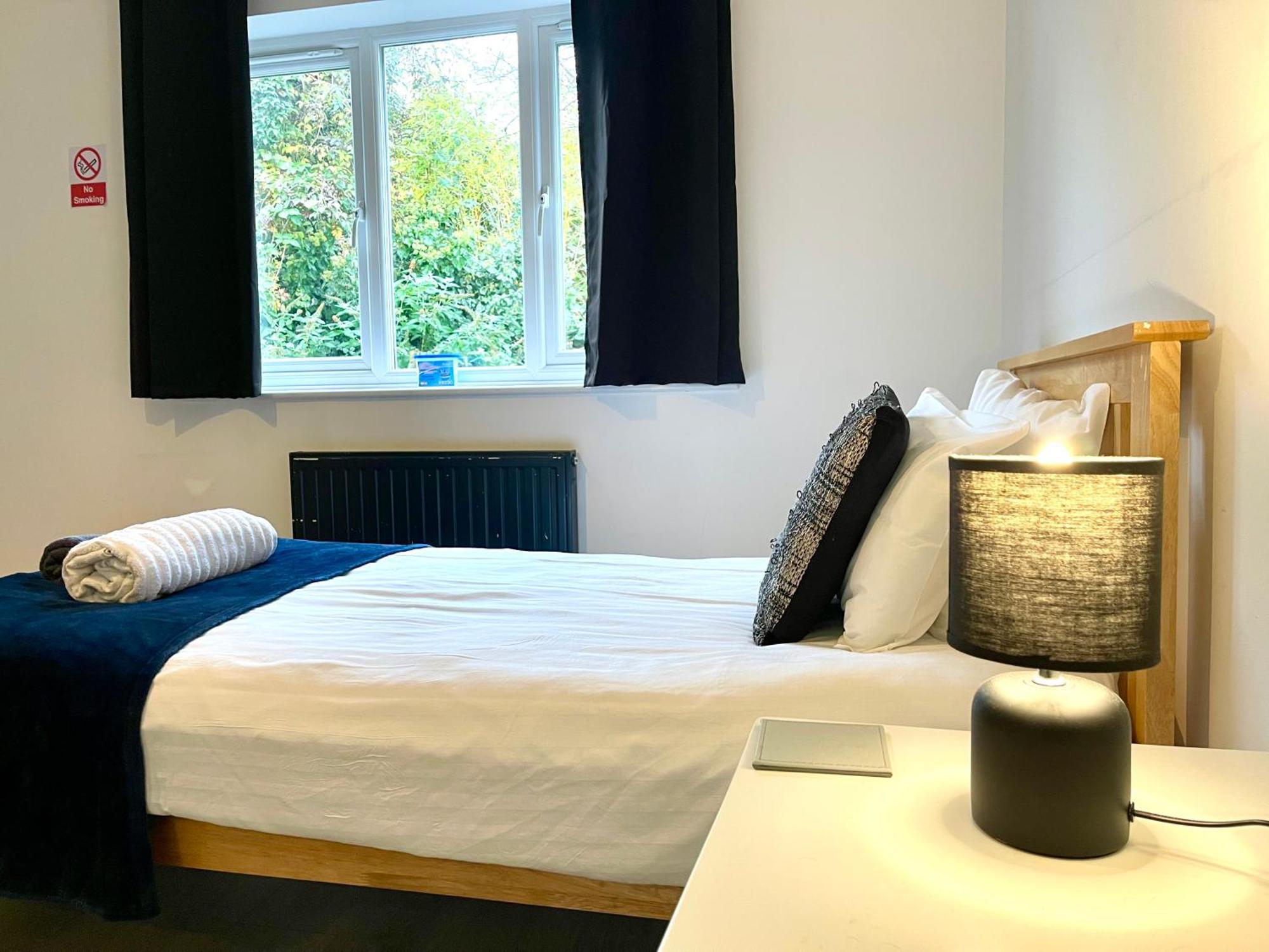 Large 5 Bed Detached House Near Stansted Airport With Parking For 2 Vehicles! Stansted Stays Stansted Mountfitchet Exterior foto
